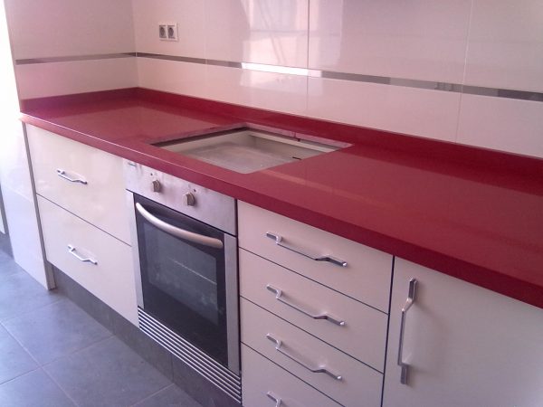 Láminas de Silestone Rojo Eros en encimera